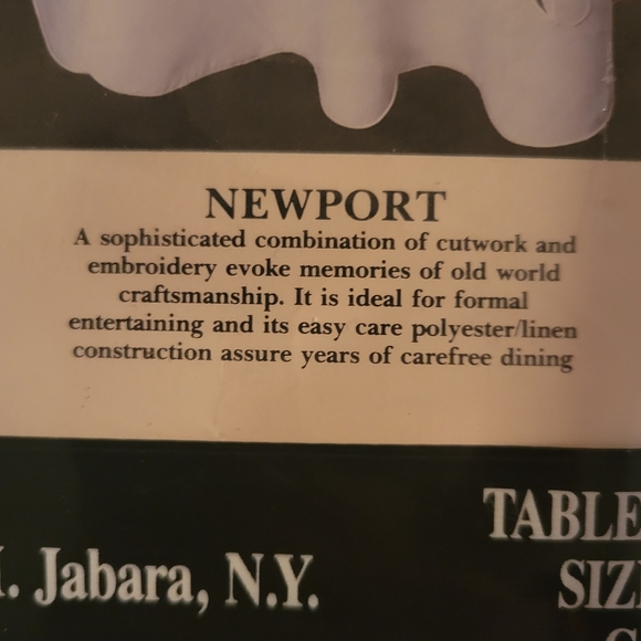 NWT tablecloth and napkin set - Picture 5 of 7